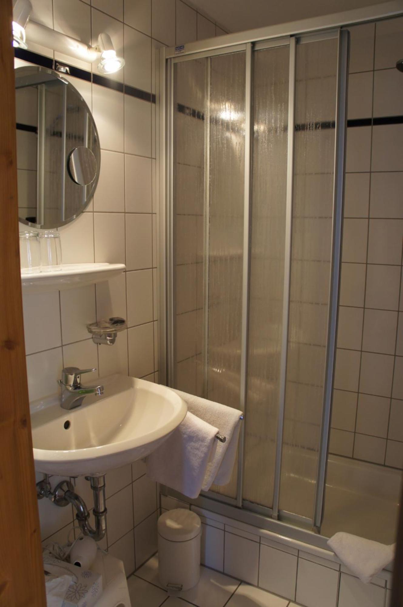 Hotel Schwarzer Adler แอร์ลังเงิน ห้อง รูปภาพ