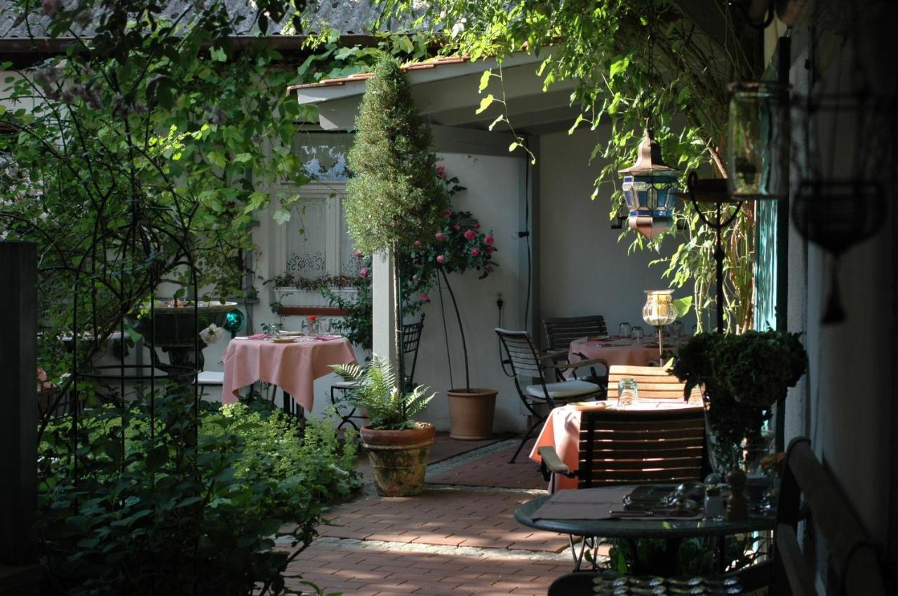 Hotel Schwarzer Adler แอร์ลังเงิน ภายนอก รูปภาพ