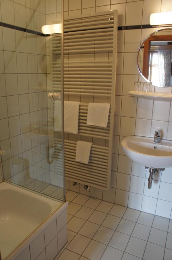 Hotel Schwarzer Adler แอร์ลังเงิน ภายนอก รูปภาพ